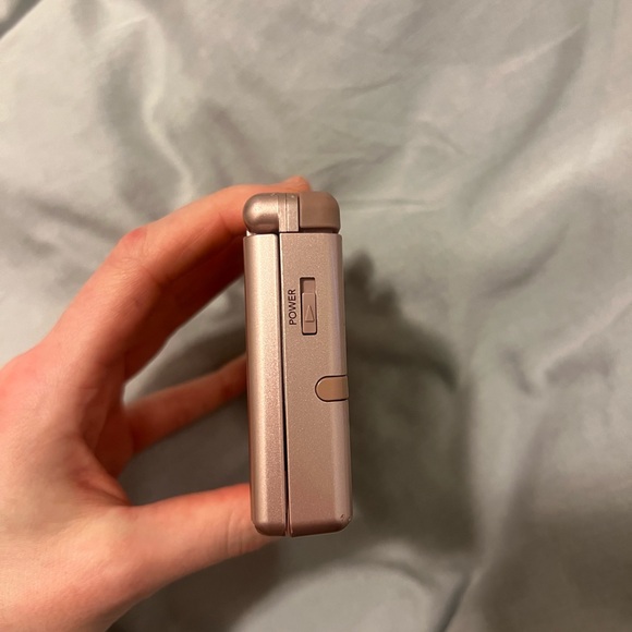 Nintendo DS in Pink with Carrying Case - Picture 9 of 16